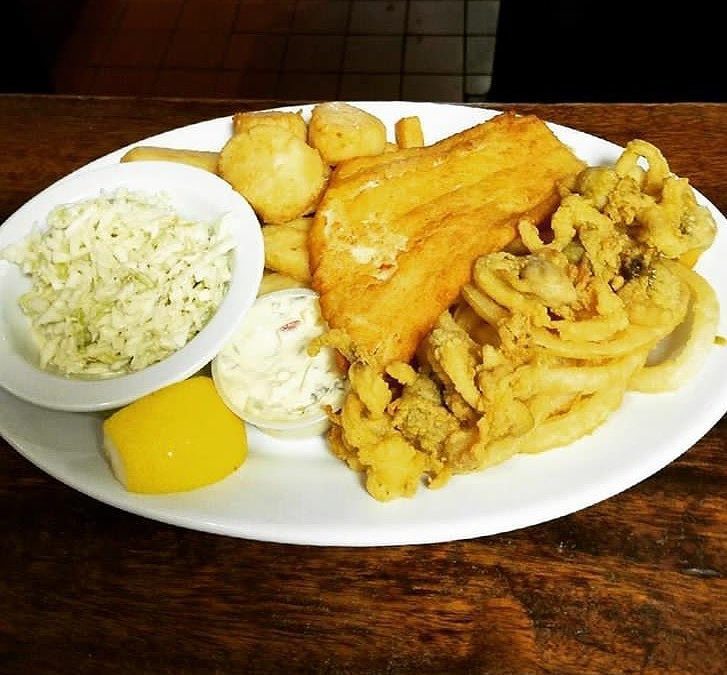 The weekend is here. Plenty of #Seafood specials to get you through the heat! Lobster Rolls are here! And we have enough cold beer for everyone! #Waltham #beer #lobsterroll #wehavefunhere #moodystreet