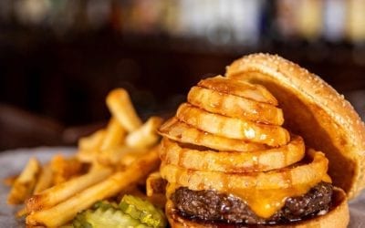 We know it’s Cinco de Mayo but we also know that sometimes you just want a burger. Try the Beehive! Open until 8pm for delivery or takeout. #waltham #burgers #shoppers #beer #onionrings