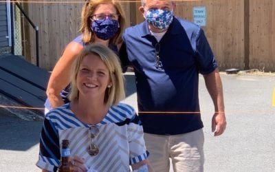 Cheers to our first outdoor customer! Let’s go! Call ahead! #waltham #outdoordining #parkinglotparty #newnormal #moodyst #shoppers