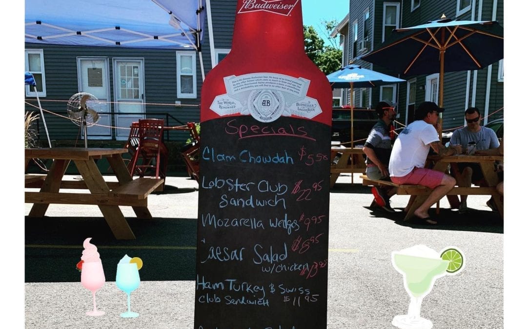 It’s FRIDAY On the board today! Clam Chowder $5.50 Mozzarella Wedges $9.95 Caesar Salad $8.95 Antipasto $9.95/$12.95 Ham, Turkey & Swiss club Sandwich $10.95 Lobster Club Sandwich $22.95 And keep cool with our FROZEN DRINK OPTIONS! Miami Vice! Frosé! Piña Colada! Strawberry Daiquiri! Mudslide! Margarita! Mojito! Call ahead! #waltham #moodyst #specials #menu #shoppers