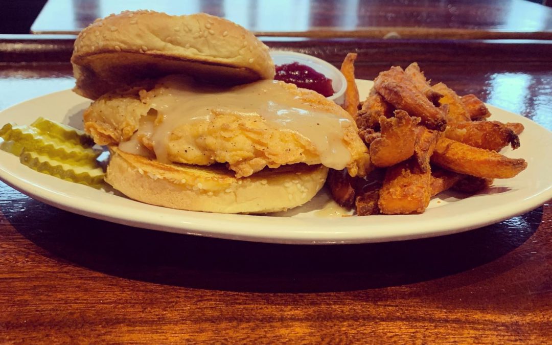 Thirsty Thursday! On the board today… Country Fried Chicken Sandwich $10.95 served with gravy & cranberry sauce and choice of side Roast Beef Sandwich $10.95 California Chicken Wrap $10.95 Grilled chicken, avocado, lettuce, tomato & ranch dressing Sausage Cacciatore Dinner $10.95 served over pasta #specials #menu #lunch #dinner #shoppers #waltham #moodyst #thirstythursday