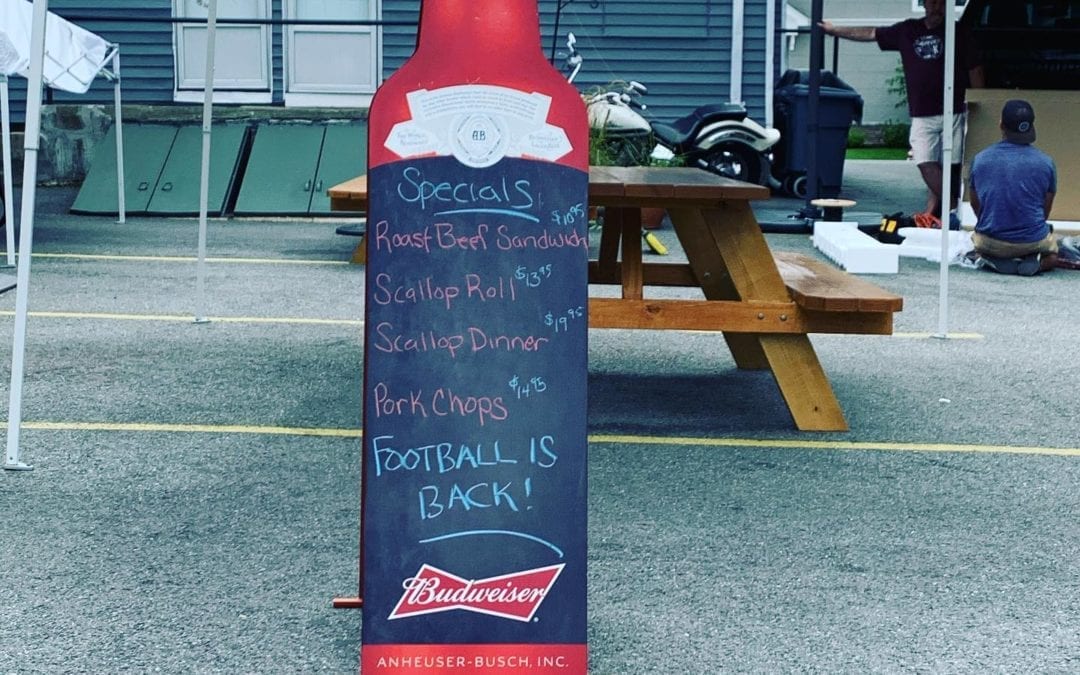 It’s Thursday, September 10th and Football IS BACK! We have 22 TVs for your viewing pleasure. Get here early for a seat! Look closely in the background, getting ready for Sunday outdoors! #shoppers #waltham #specials #menu #pizza #dinner #outdoordining #moodyst #beer #football #nfl