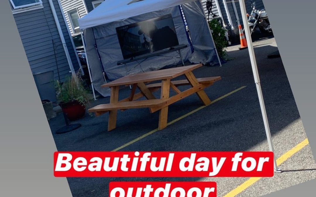 TV is ready to go outside. For everyone ready to see what @tombrady @gronk and @buccaneers have to offer today! Sicilian Slices on the board all day! #shoppers #waltham #beer #sundayfunday #pizza #football #outdoordining