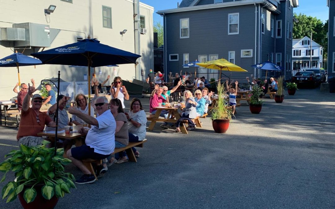 We’re dreaming of warmer weather & frozen cocktails . Until that comes, we’ll happily settle for @nhlbruins hockey (puck drops at 7PM tonight) and playoff football tomorrow (3:05PM & 6:40PM) 22 TVs for your viewing pleasure. #shoppers #waltham #moodyst #weekend #pizza #beer #burgers #menu #hockey #nhl #nflplayoffs