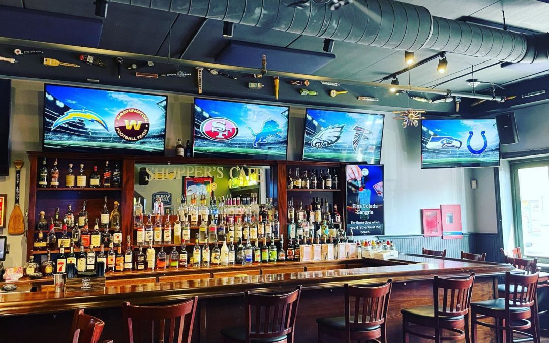 Let’s Go! 22 TVs for your viewing pleasure! Sunday Funday! #shoppers #waltham #moodyst #sundayfunday #lunch #dinner #football #patriots #nfl