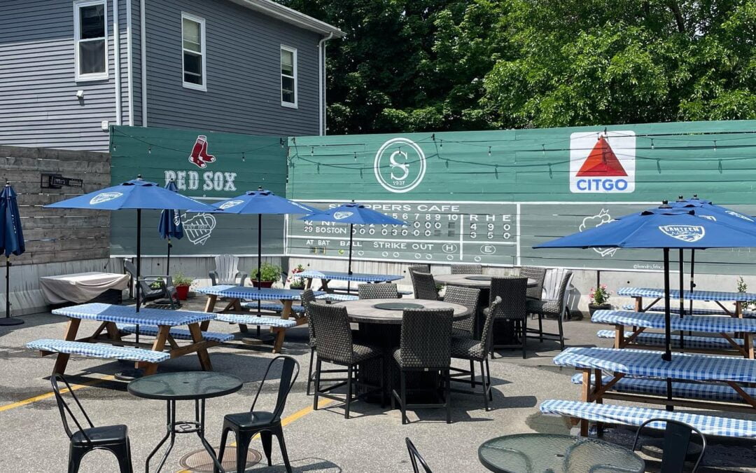 ️Gorgeous day for lunch on the patio!️ Try the Watermelon Mint Salad 🥗 to start your meal! Maybe enjoy Deep Down Moody to celebrate the weekend. #Waltham #moodyst #shoppers #weekend #outdoordining