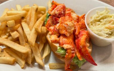 . SPECIALS 🦞 Lobster Roll 🌮 Fish Tacos 🥗 Chef Salad And of course the roast beef! #waltham #shoppers #moodyst #specials