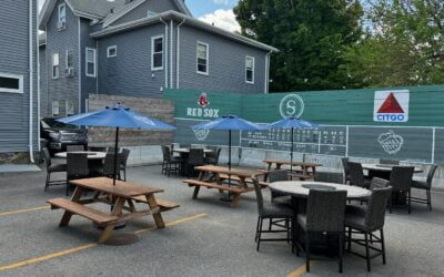 Last Week for Outdoor Dining! Did you know that temporary outdoor dining ends on September 2nd? So get your patio fix this week! #shoppers #moodyst #outdoordining #allgoodthingsmustcometoanend