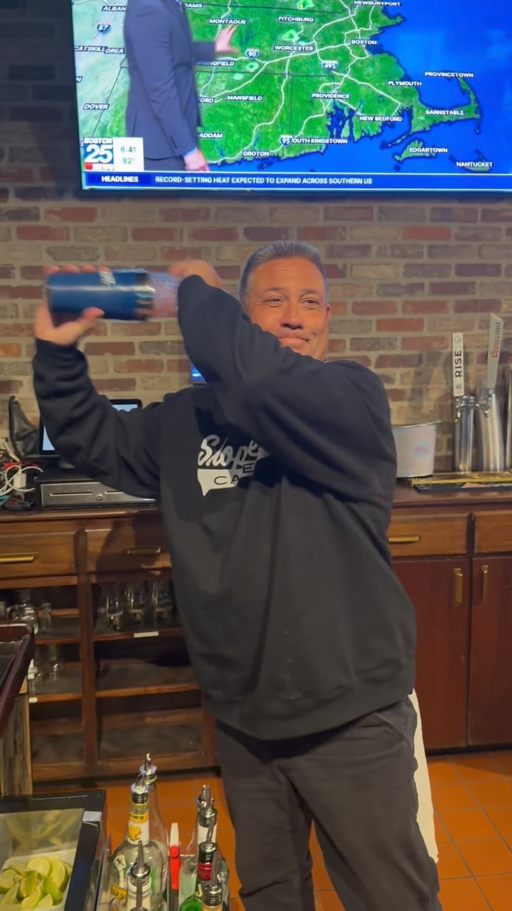 It’s always a good shift when the bar is full 🤩Who thinks we should get Kenny behind the bar?